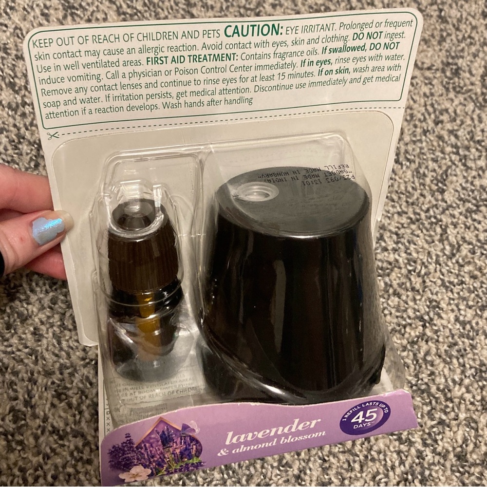Air Wick Essential Mist Scented Oil Diffuser Starter Kit Lavender Almond Blossom - Picture 2 of 3